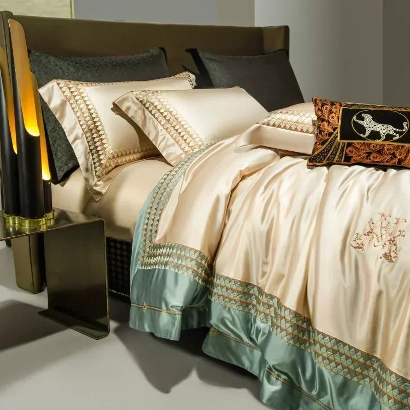 4 - Piece Embroidered Bedding Set - Caleto