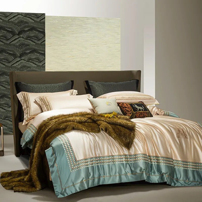 4 - Piece Embroidered Bedding Set - Caleto