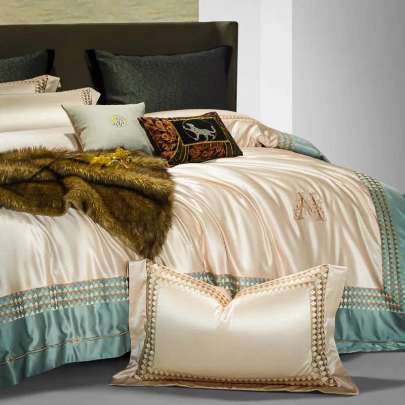 4 - Piece Embroidered Bedding Set - Caleto