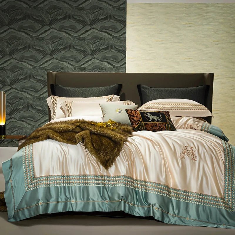 4 - Piece Embroidered Bedding Set - Caleto