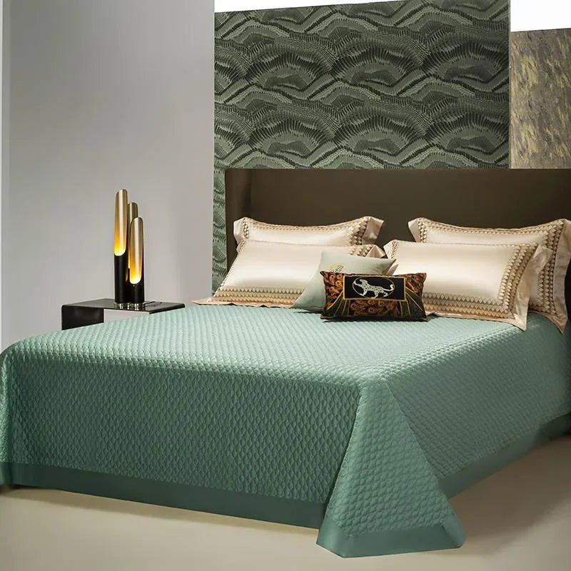 4 - Piece Embroidered Bedding Set - Caleto