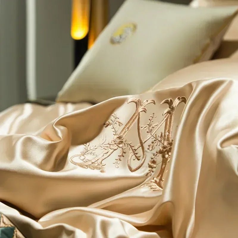 4 - Piece Embroidered Bedding Set - Caleto